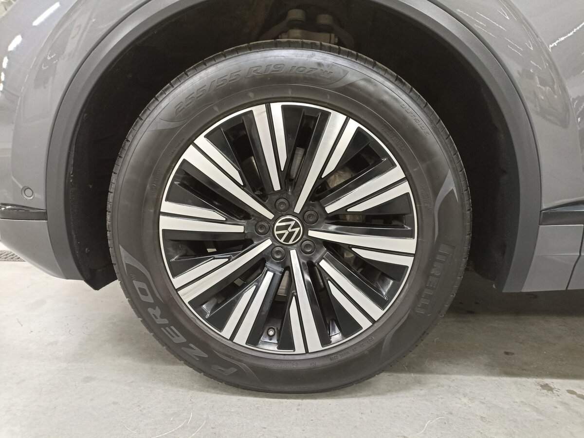Купить Volkswagen Touareg с пробегом. Фото: #17