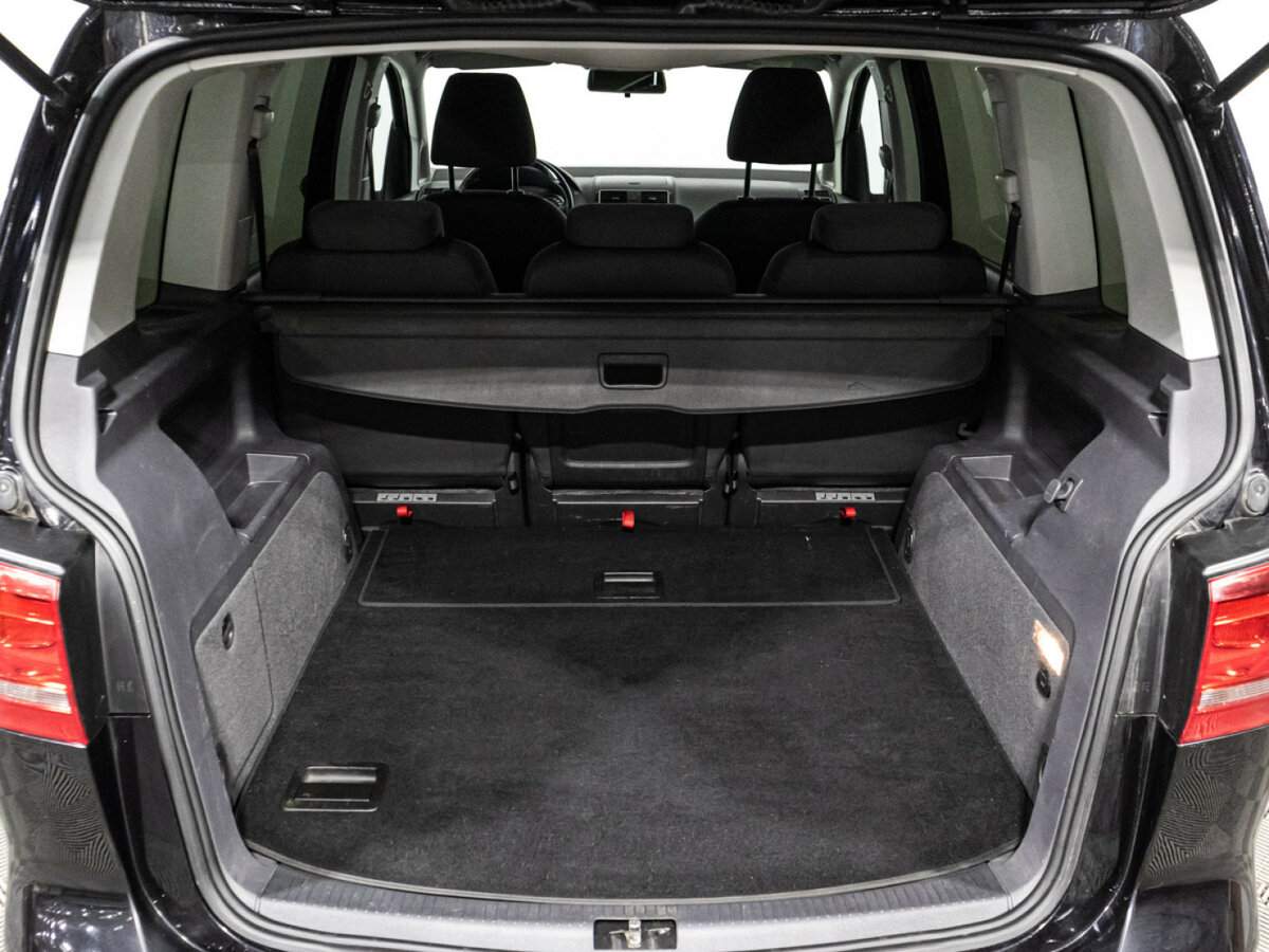 Купить Volkswagen Touran с пробегом. Фото: #14