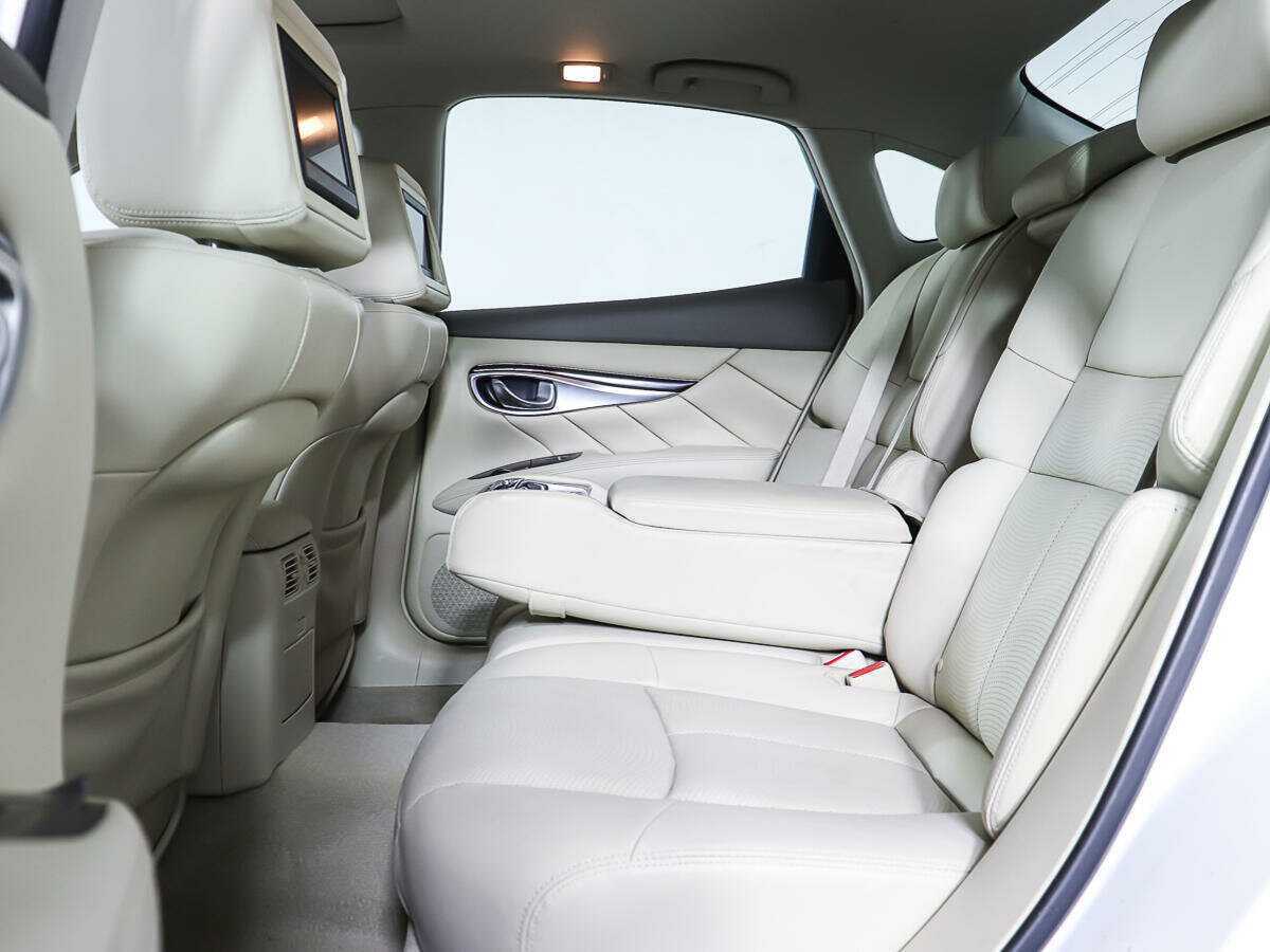 Купить Infiniti M с пробегом. Фото: #10