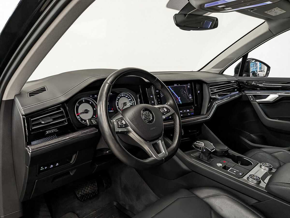 Купить Volkswagen Touareg с пробегом. Фото: #14