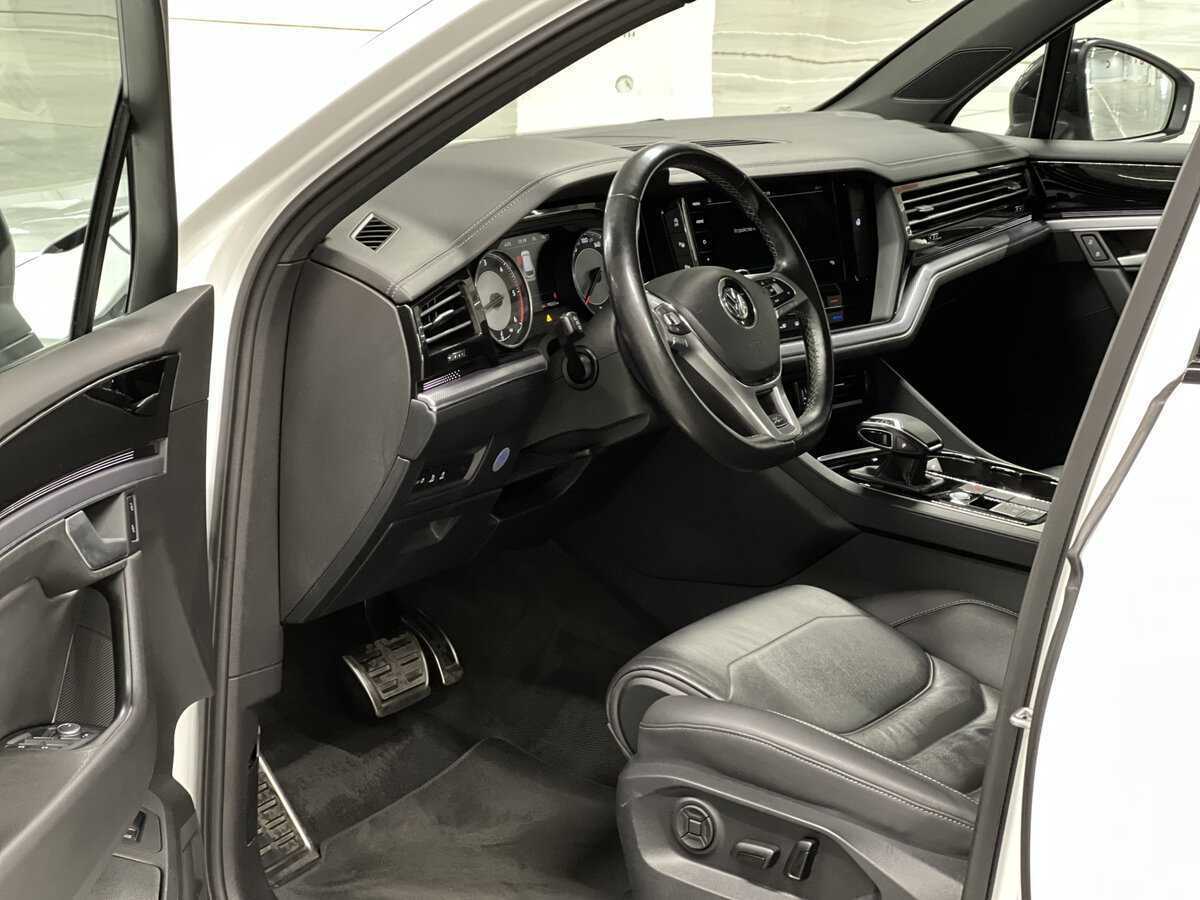 Купить Volkswagen Touareg с пробегом. Фото: #15