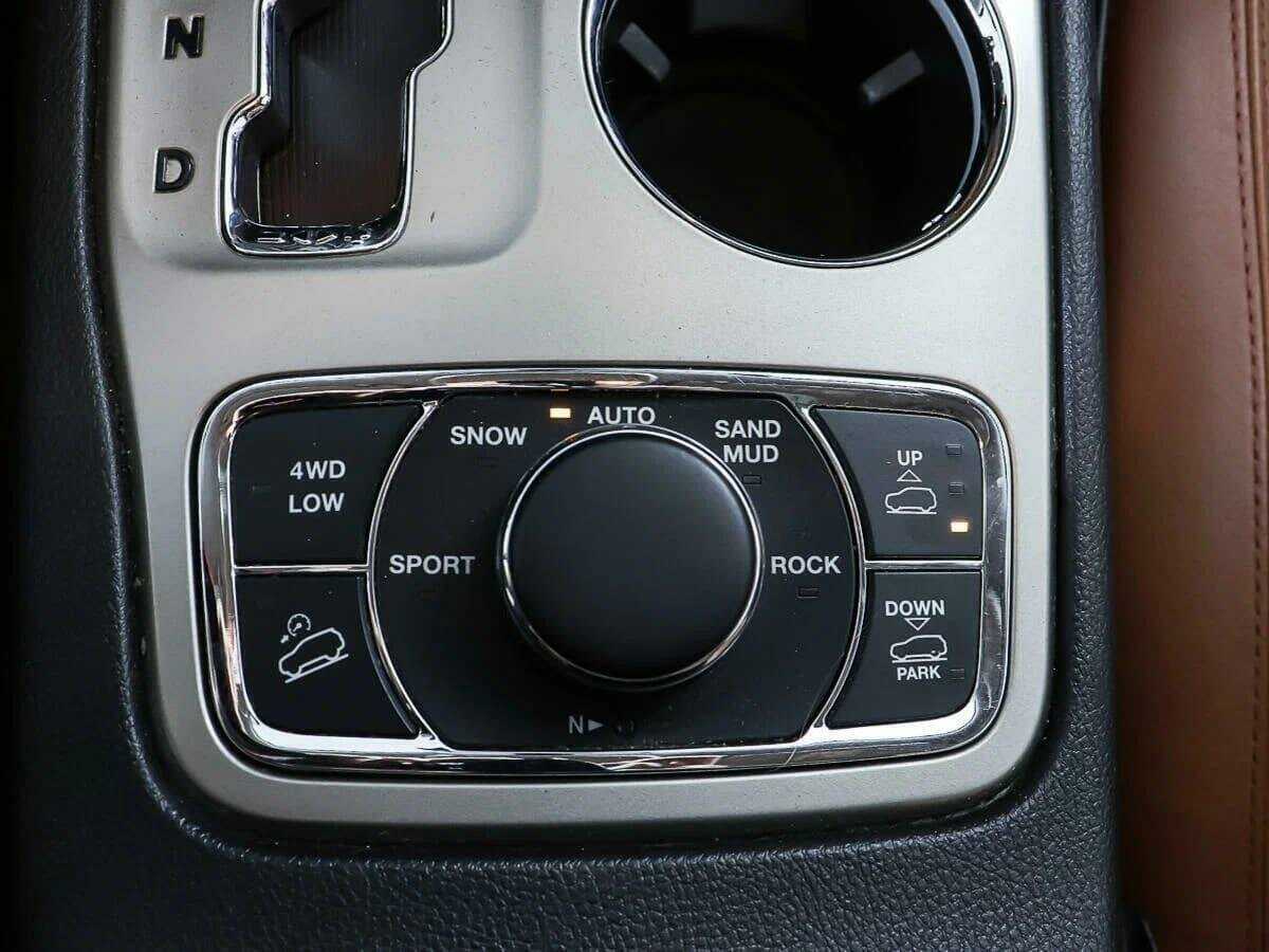 Купить Jeep Grand Cherokee с пробегом. Фото: #18