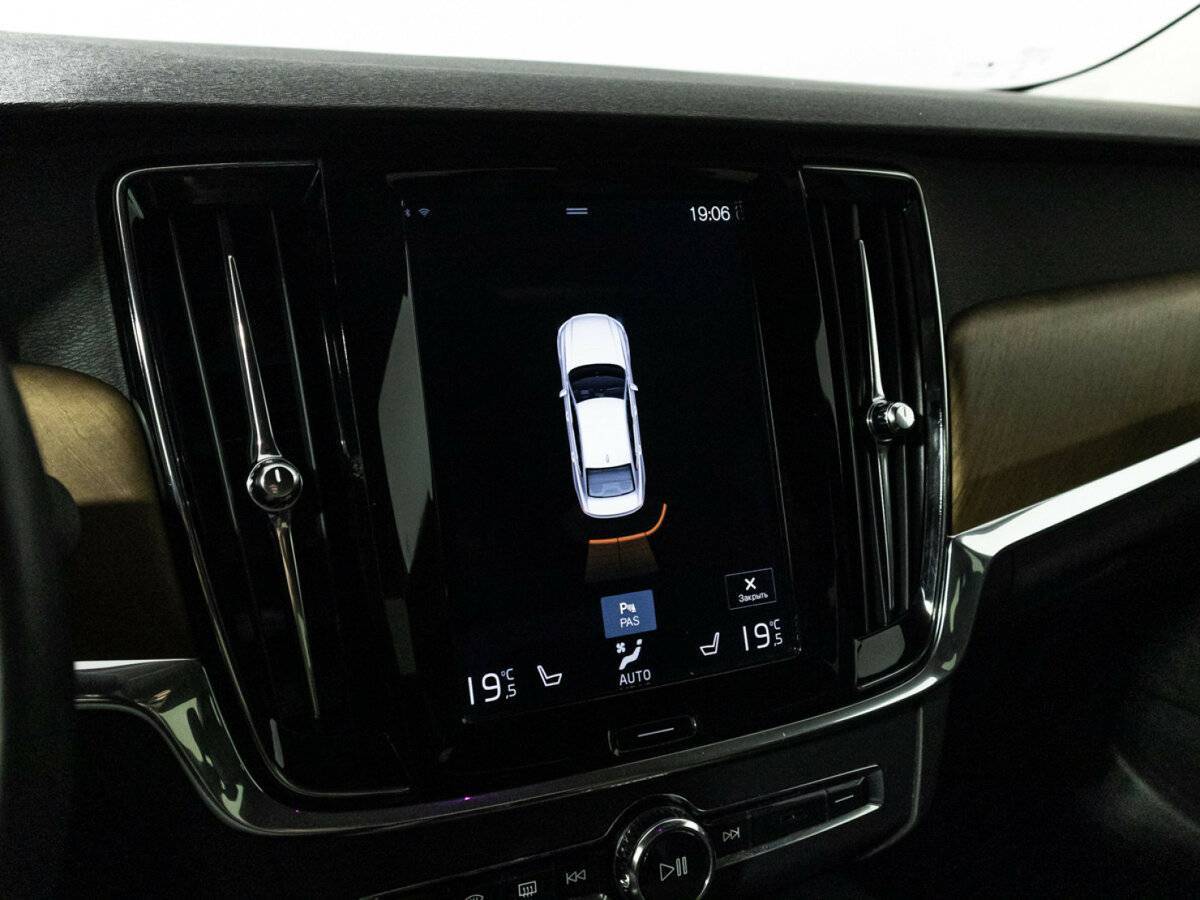 Купить Volvo S90 с пробегом. Фото: #18