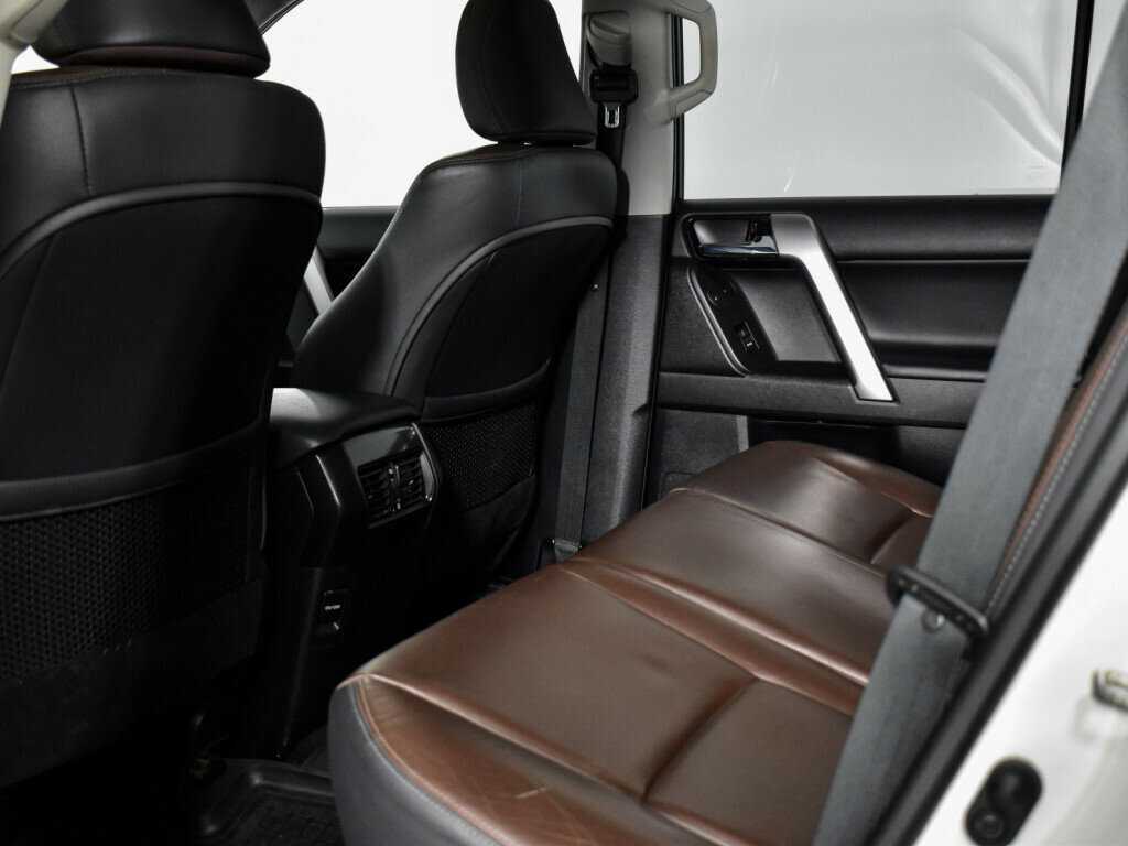 Купить Toyota Land Cruiser Prado с пробегом. Фото: #10