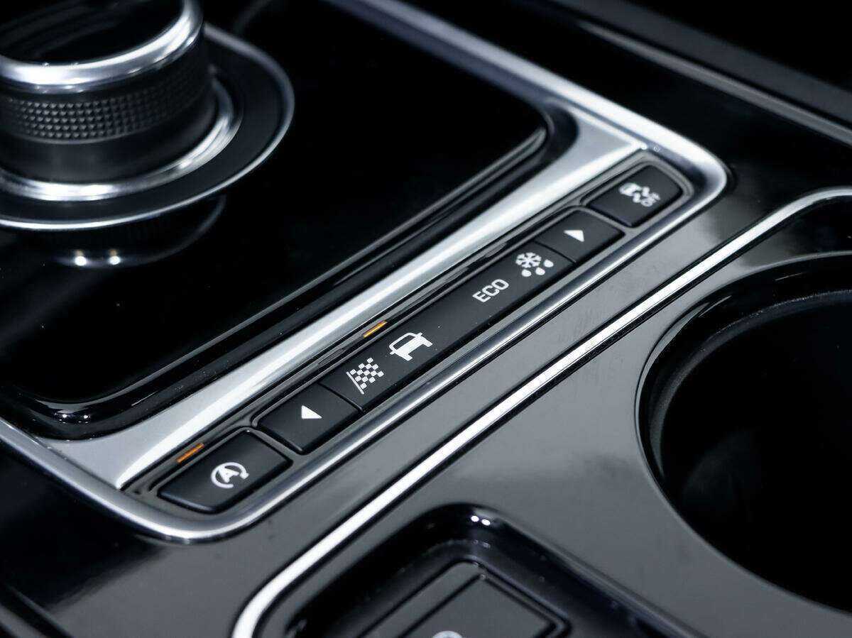 Купить Jaguar XE с пробегом. Фото: #14