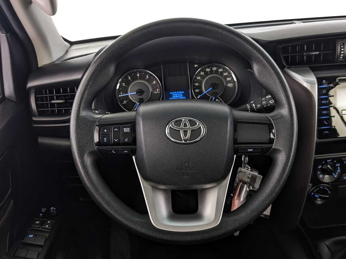 Купить Toyota Fortuner с пробегом. Фото: #16