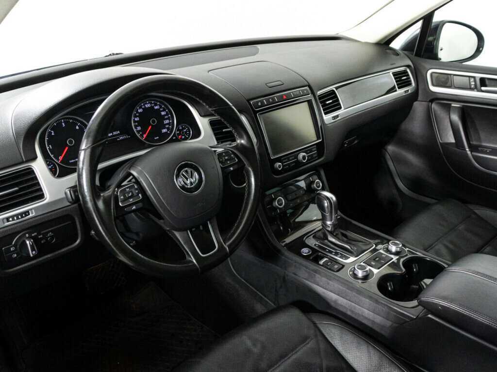 Купить Volkswagen Touareg с пробегом. Фото: #8
