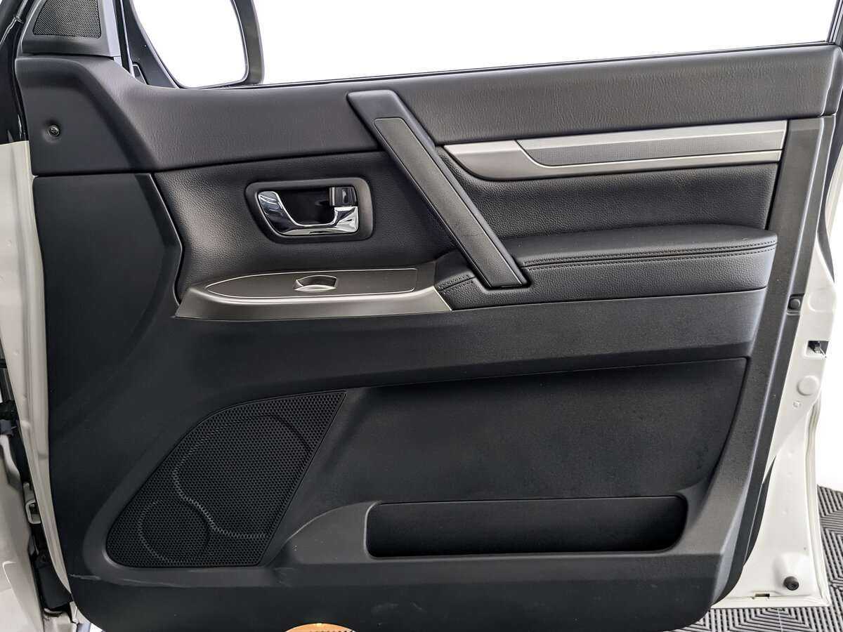 Купить Mitsubishi Pajero с пробегом. Фото: #20