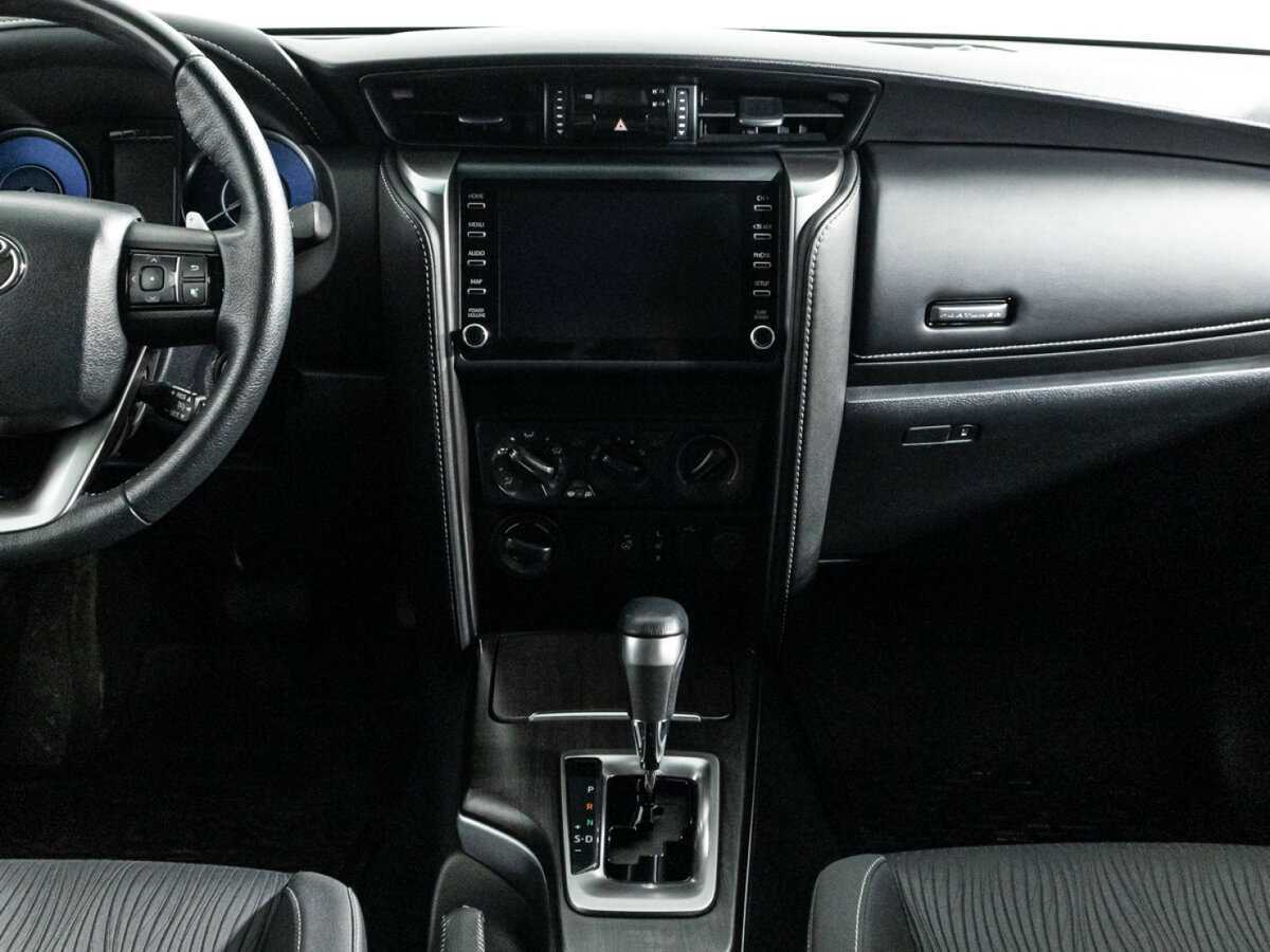 Купить Toyota Fortuner с пробегом. Фото: #13