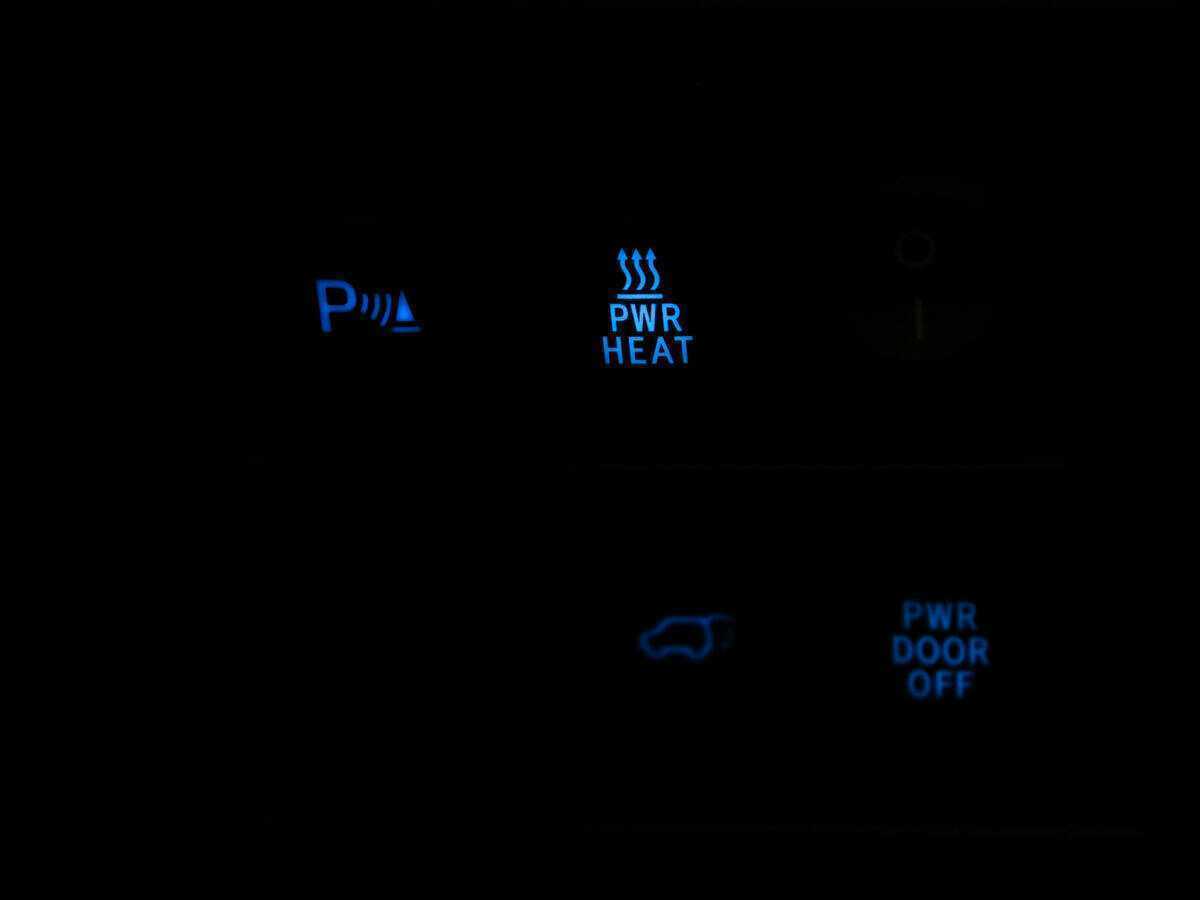 Купить Toyota Fortuner с пробегом. Фото: #20