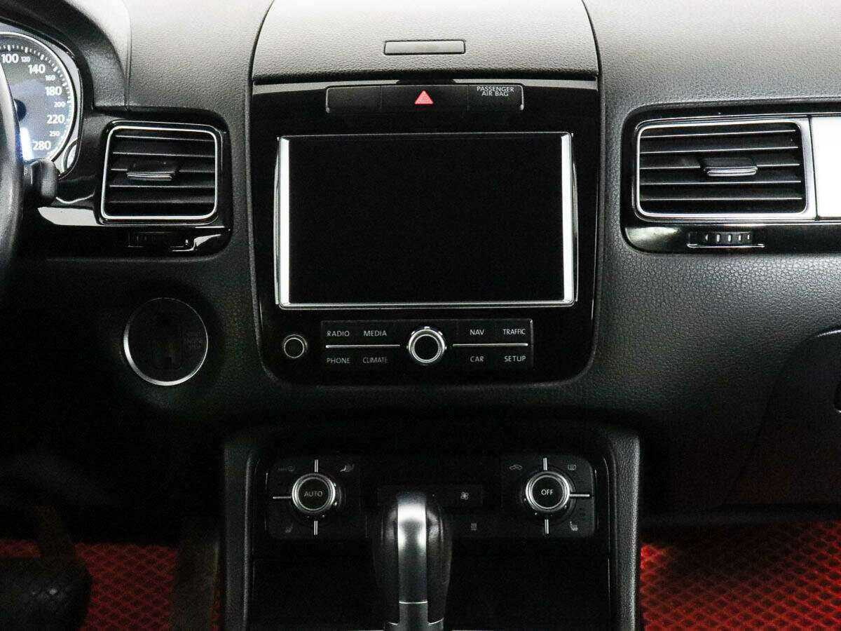 Купить Volkswagen Touareg с пробегом. Фото: #9