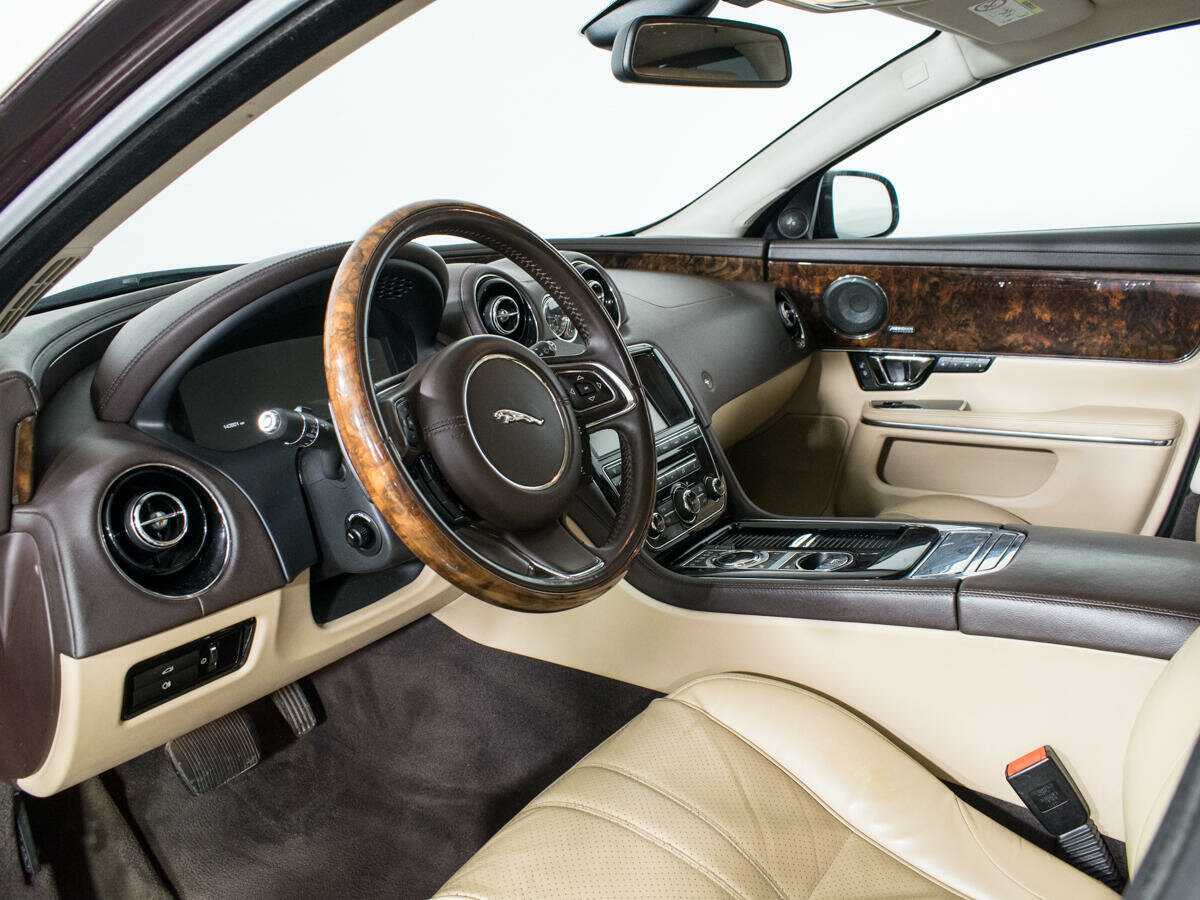Купить Jaguar XJ с пробегом. Фото: #12