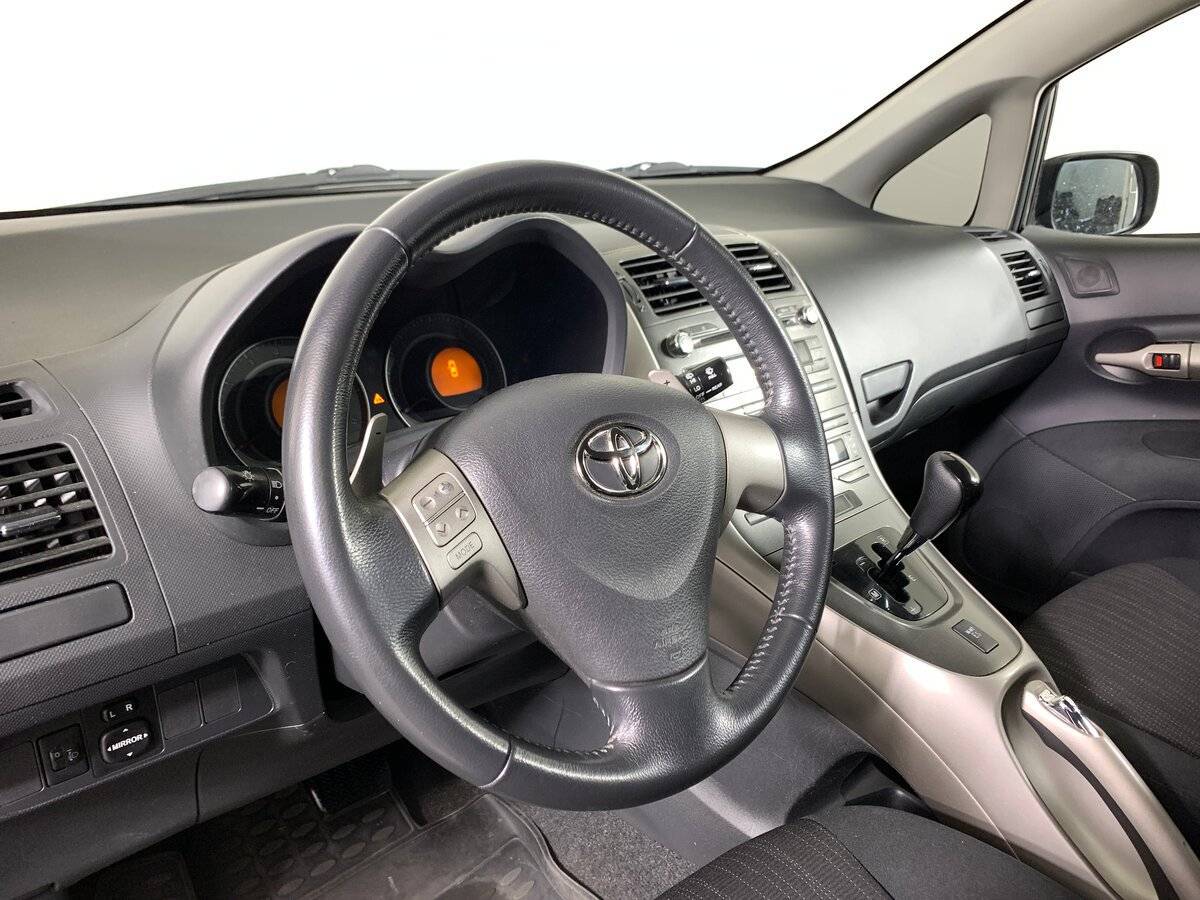 Купить Toyota Auris с пробегом. Фото: #10