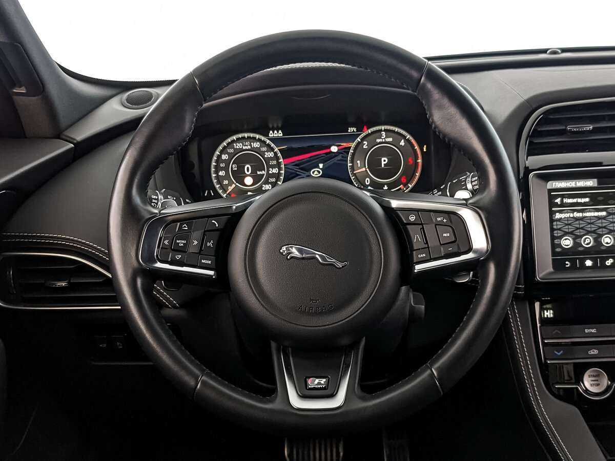 Купить Jaguar F-Pace с пробегом. Фото: #17