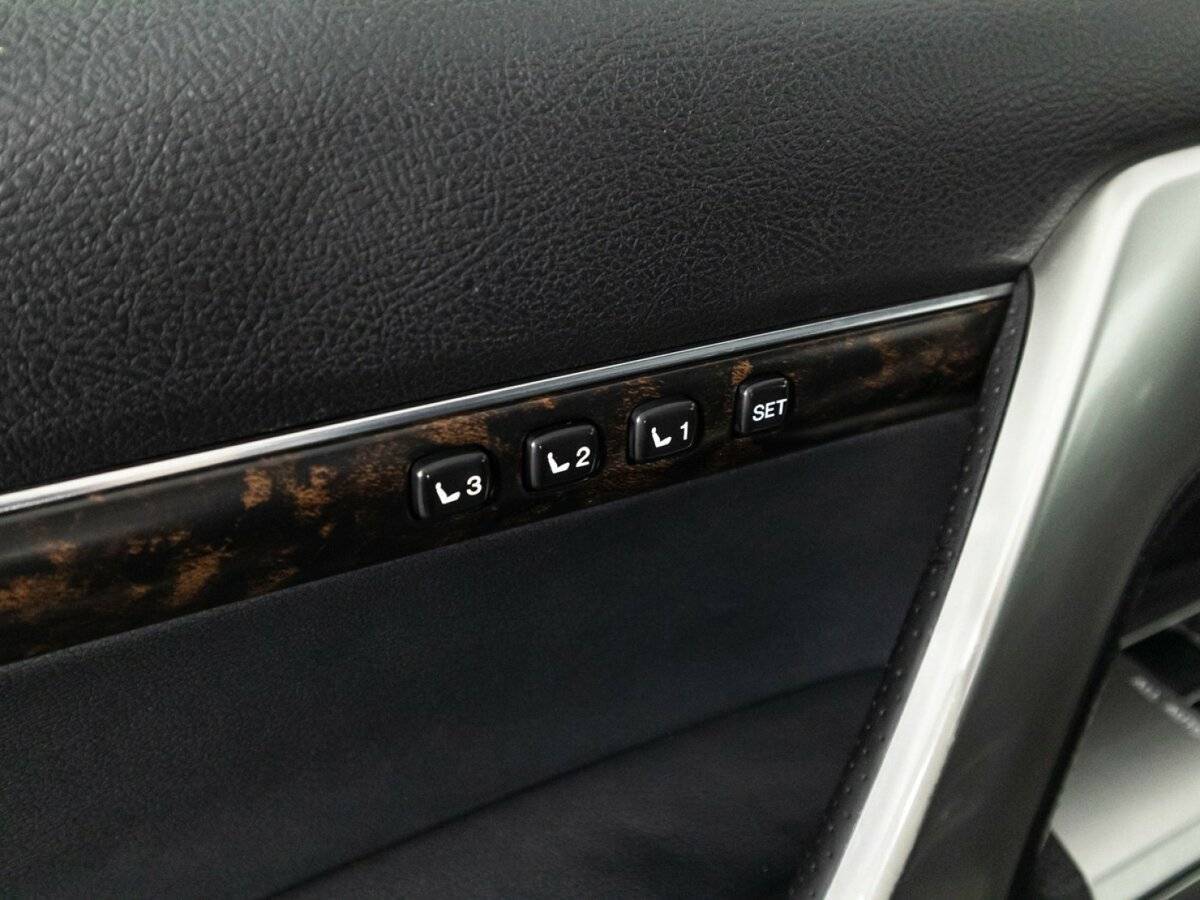Купить Toyota Land Cruiser с пробегом. Фото: #15