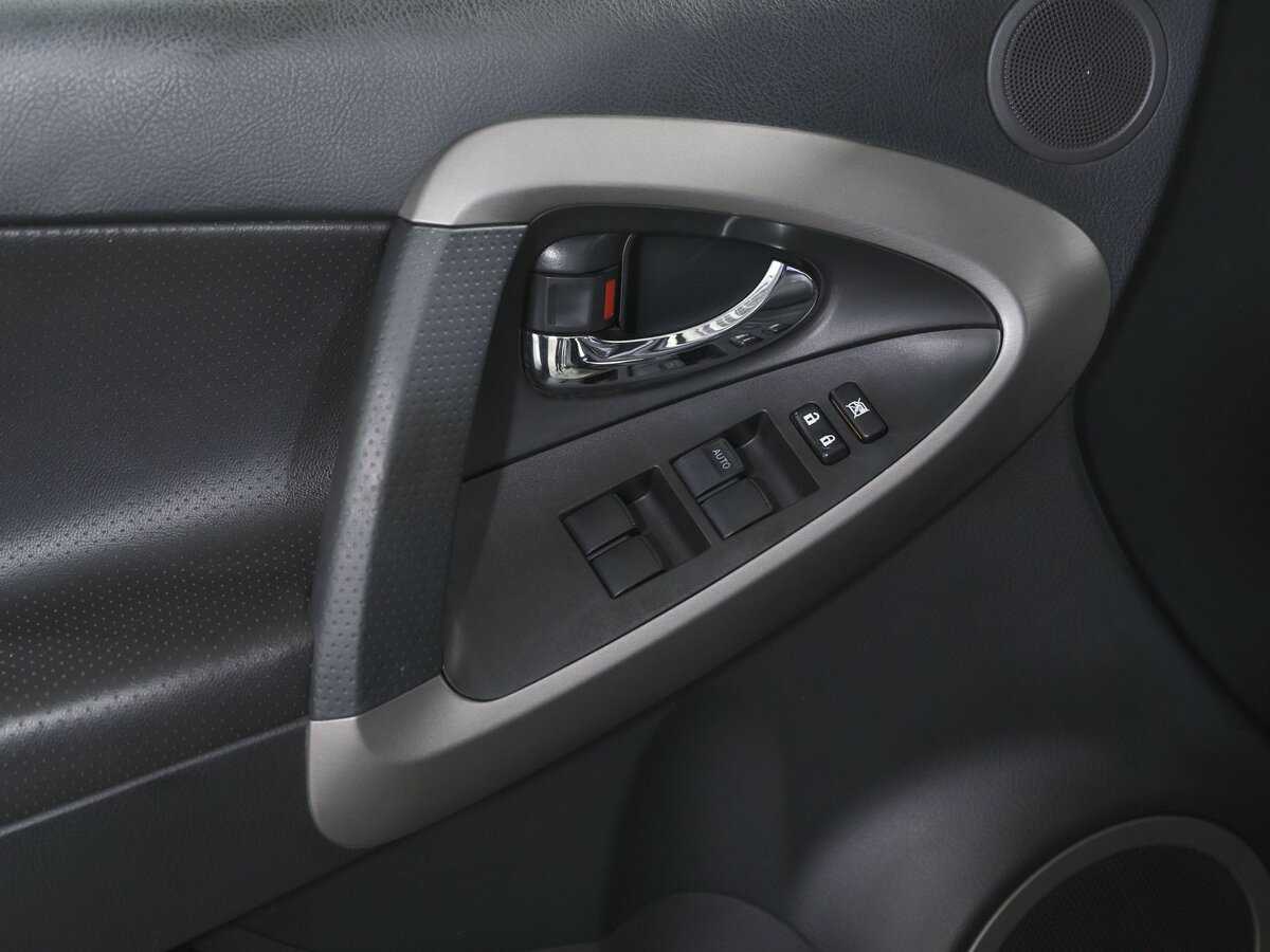 Купить Toyota RAV4 с пробегом. Фото: #16