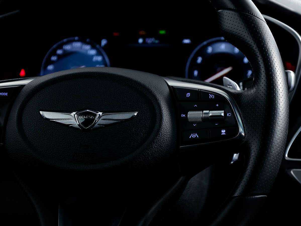Купить Genesis G70 с пробегом. Фото: #19