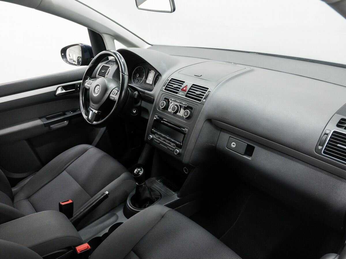 Купить Volkswagen Touran с пробегом. Фото: #7