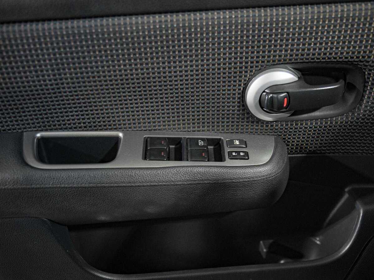 Купить Nissan Tiida с пробегом. Фото: #12