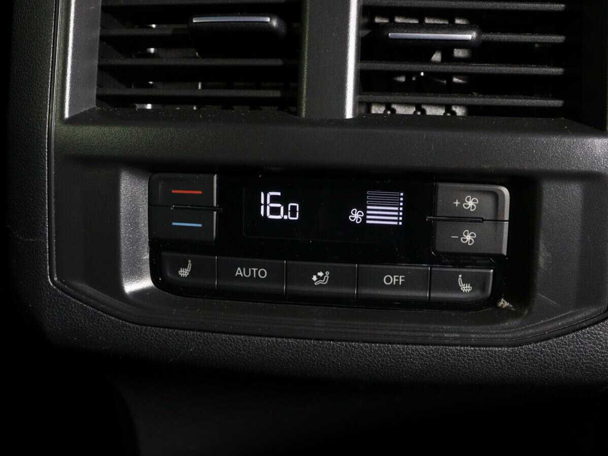 Купить Volkswagen Teramont с пробегом. Фото: #11