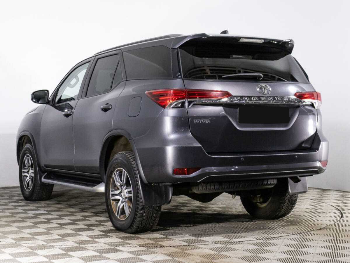 Купить Toyota Fortuner с пробегом. Фото: #6