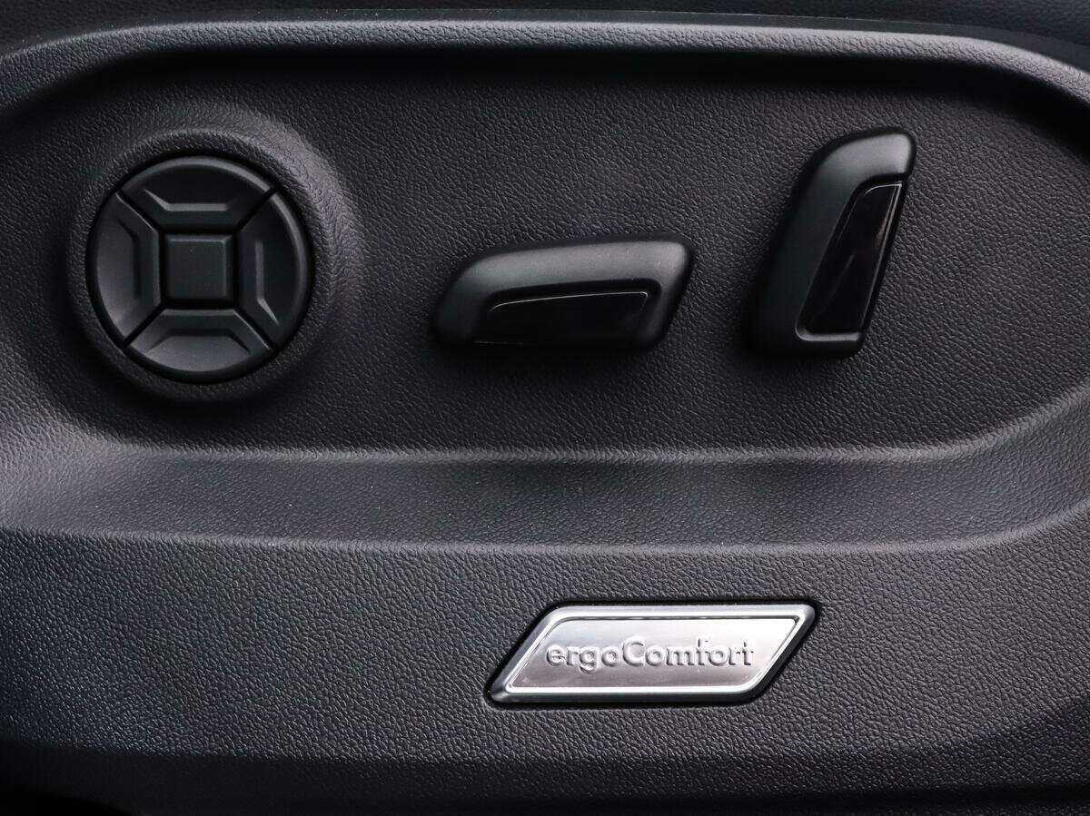 Купить Volkswagen Touareg с пробегом. Фото: #17