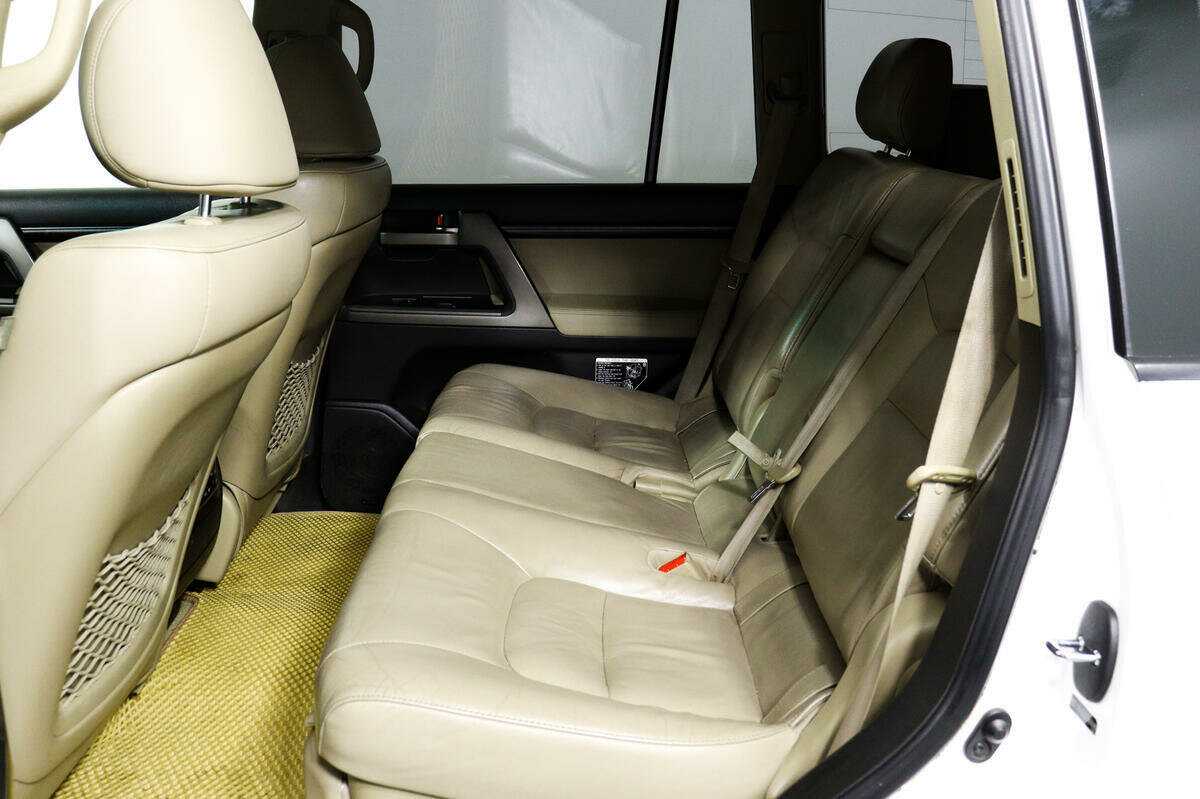 Купить Toyota Land Cruiser с пробегом. Фото: #11