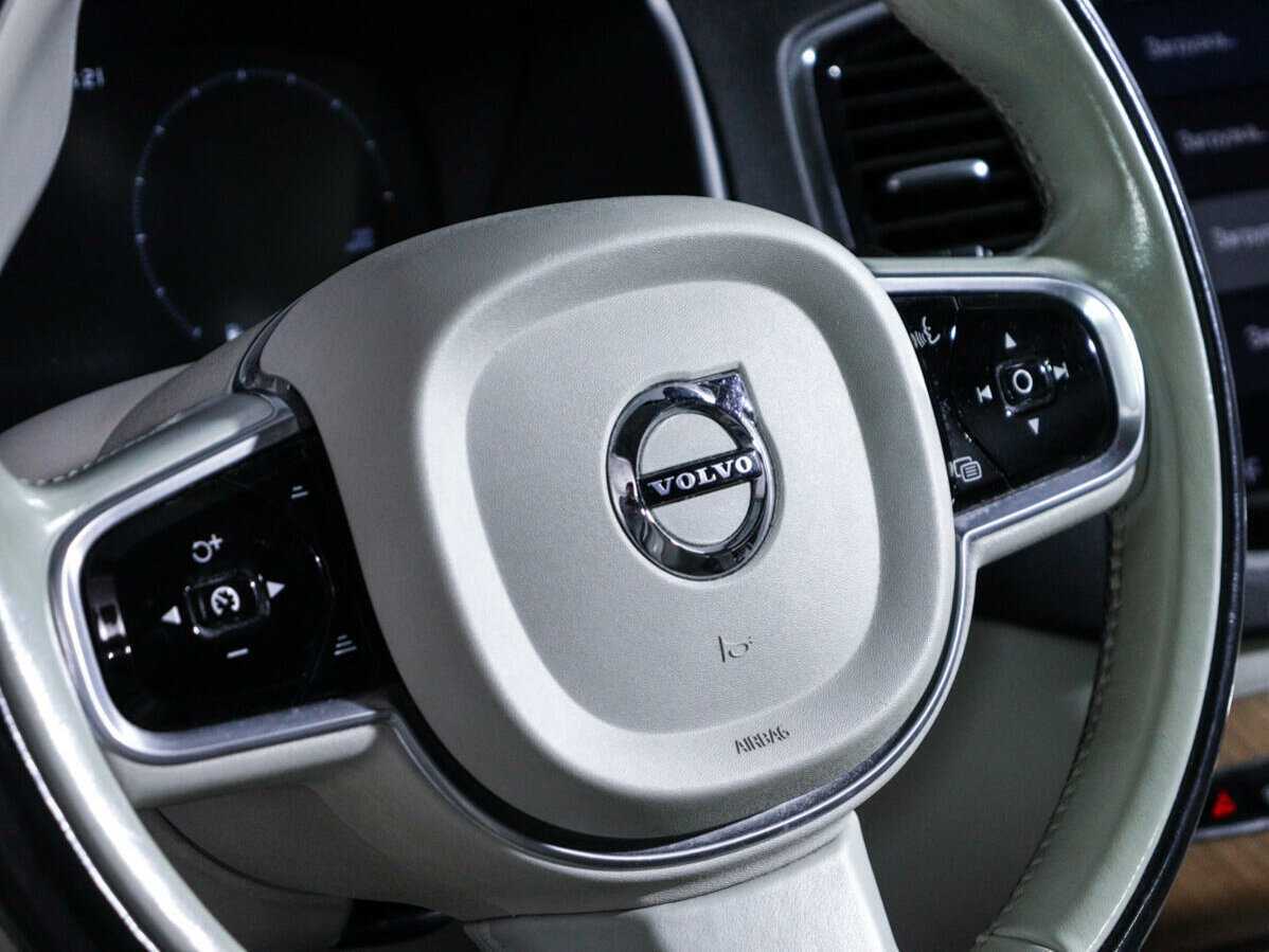 Купить Volvo XC90 с пробегом. Фото: #17