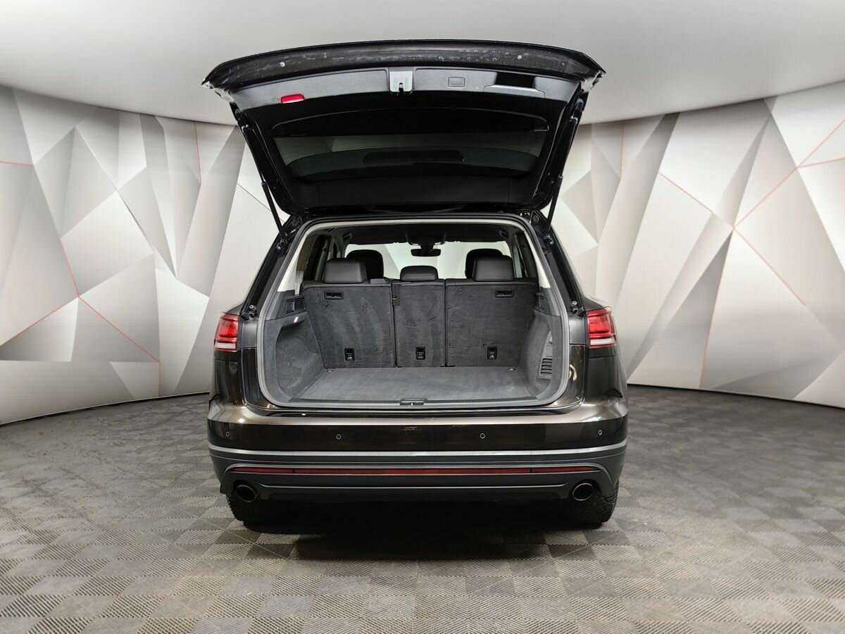 Купить Volkswagen Touareg с пробегом. Фото: #18