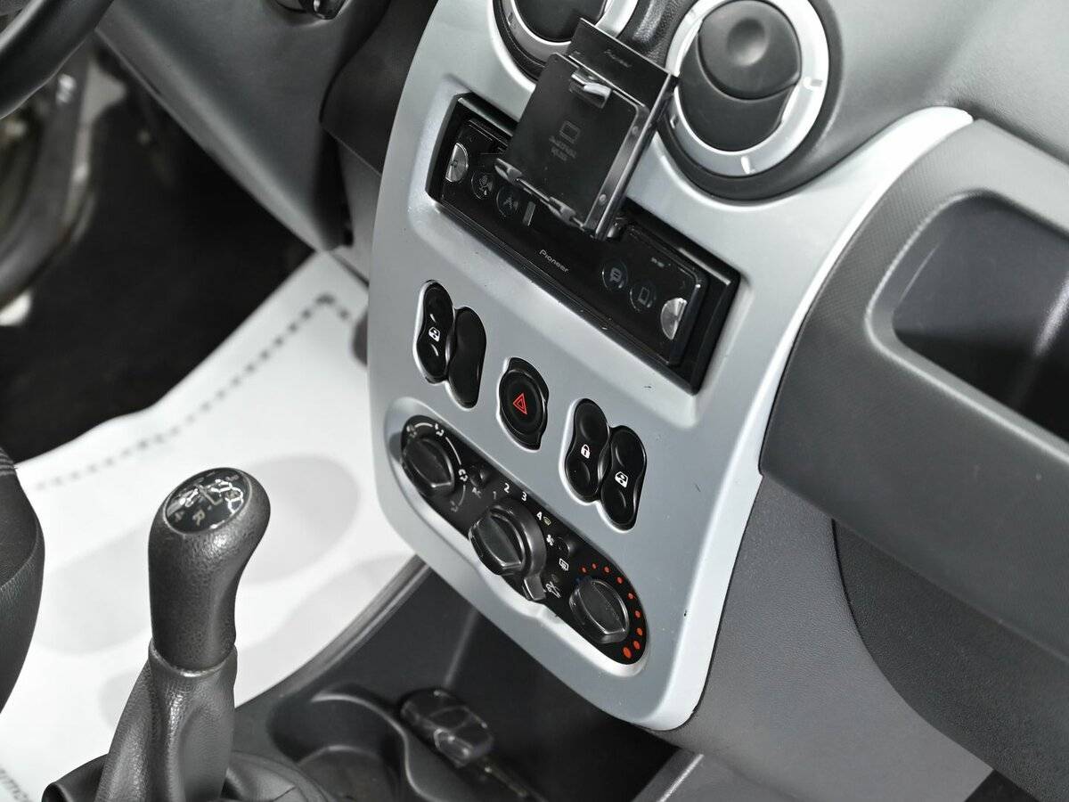 Купить Renault Logan с пробегом. Фото: #9