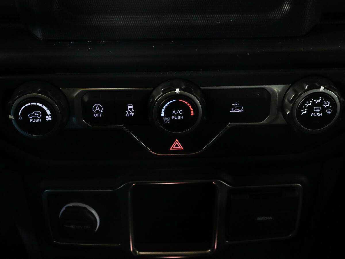 Купить Jeep Wrangler с пробегом. Фото: #15
