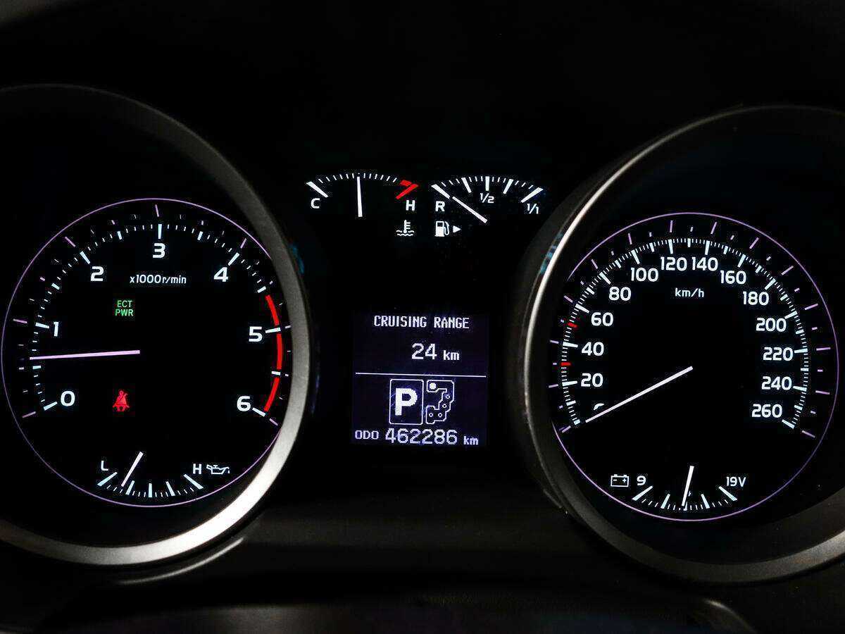 Купить Toyota Land Cruiser с пробегом. Фото: #7
