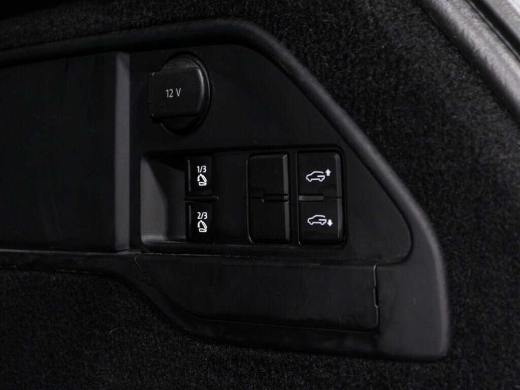 Купить Volkswagen Touareg с пробегом. Фото: #13
