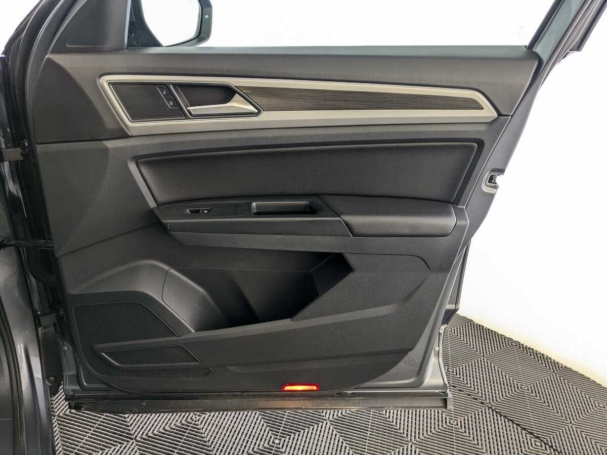 Купить Volkswagen Teramont с пробегом. Фото: #21