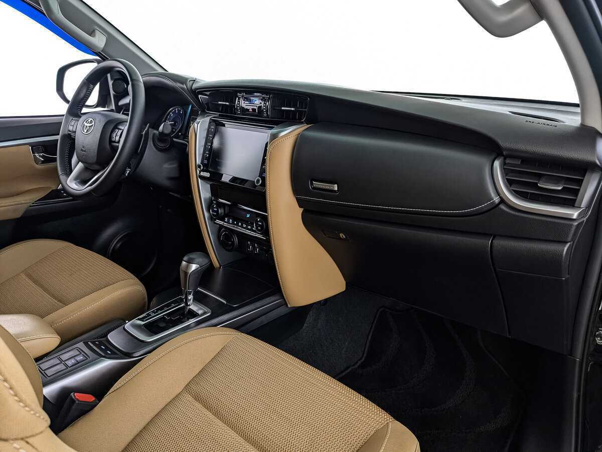 Купить Toyota Fortuner с пробегом. Фото: #8