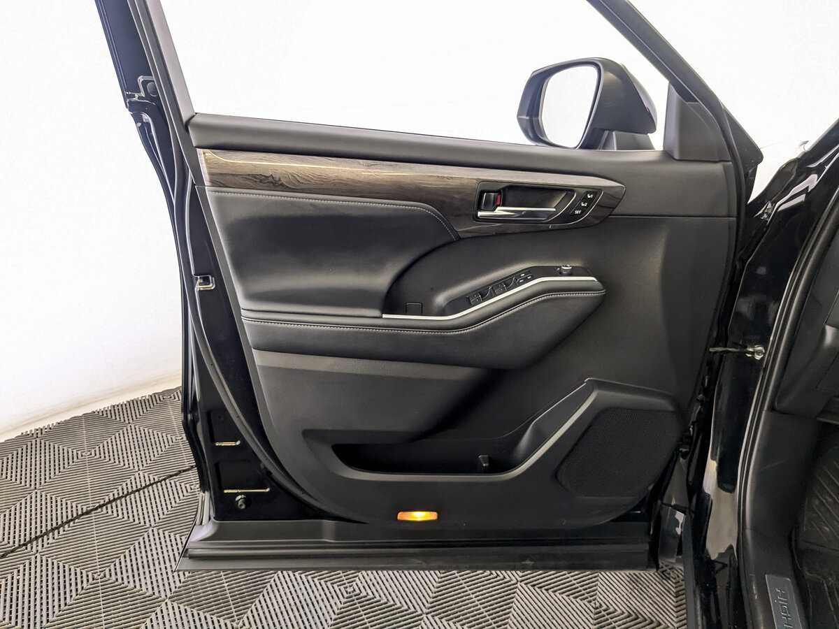 Купить Toyota Highlander с пробегом. Фото: #18