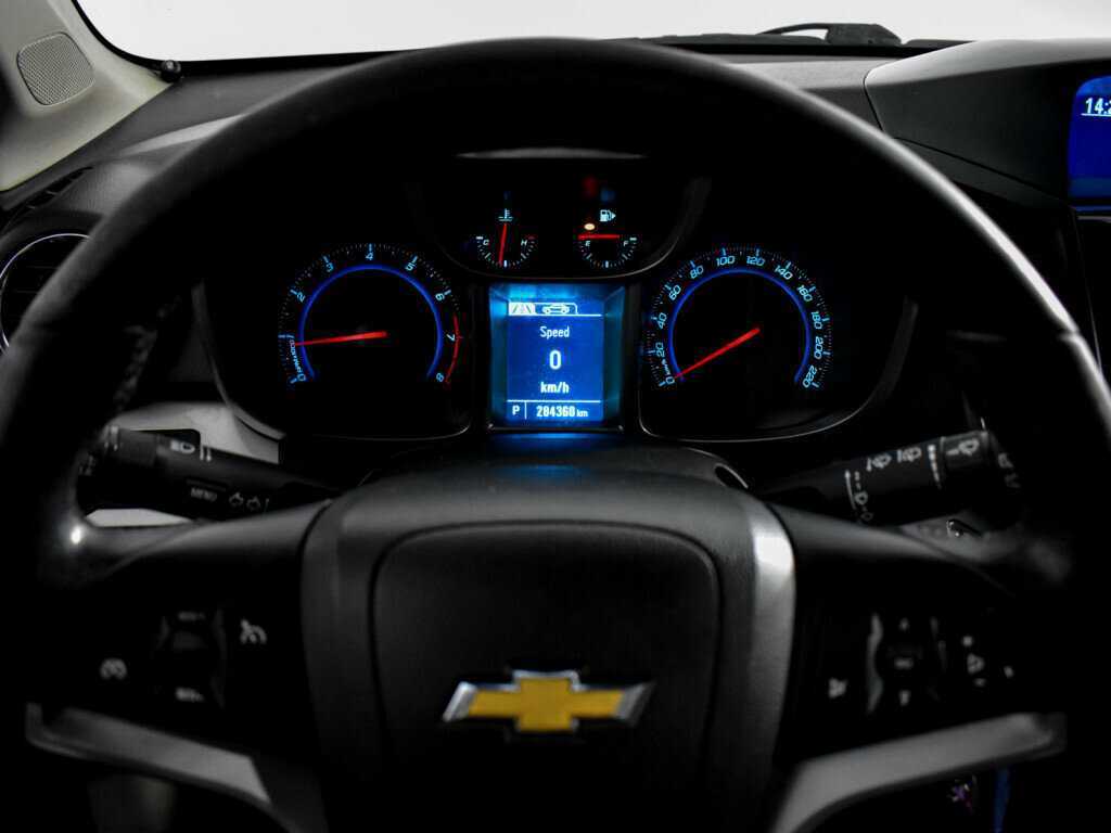 Купить Chevrolet Orlando с пробегом. Фото: #17