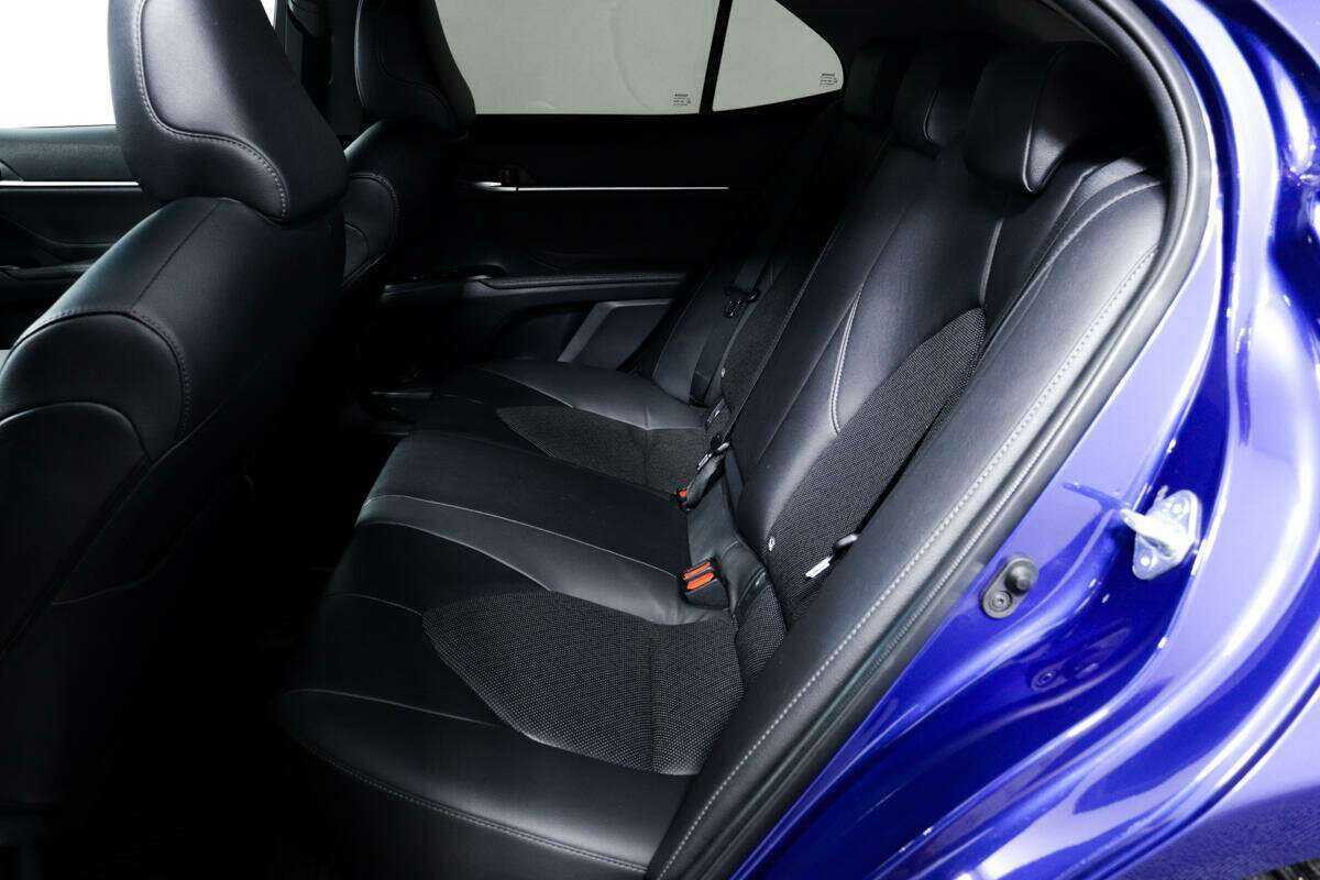 Купить Toyota Camry с пробегом. Фото: #11