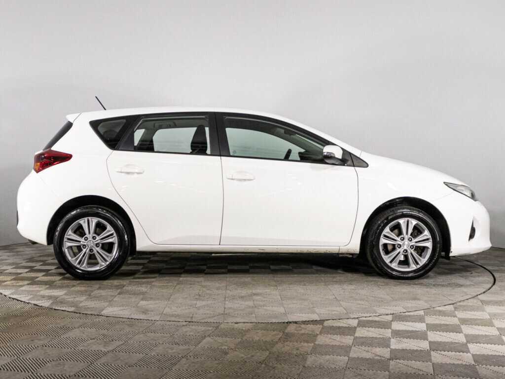 Купить Toyota Auris с пробегом. Фото: #3