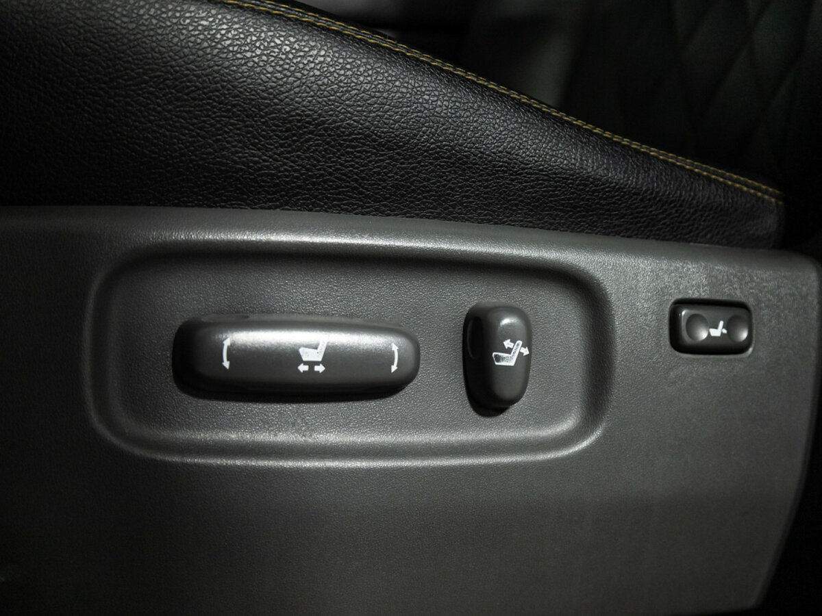 Купить Toyota Land Cruiser с пробегом. Фото: #11