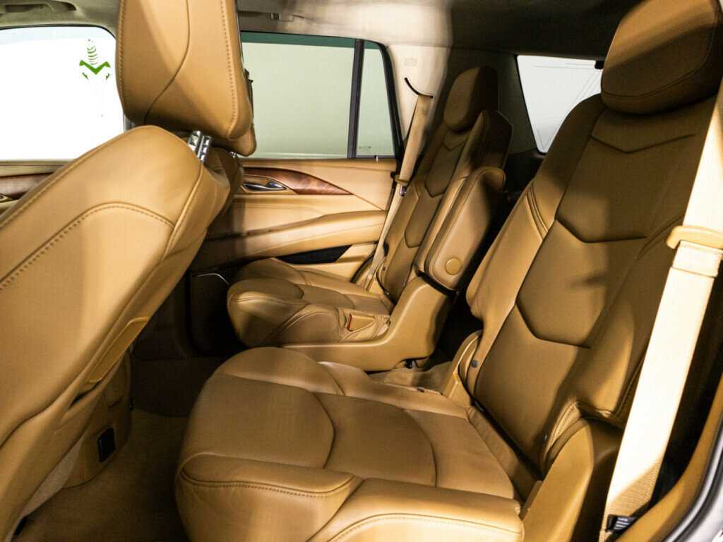 Купить Cadillac Escalade с пробегом. Фото: #9