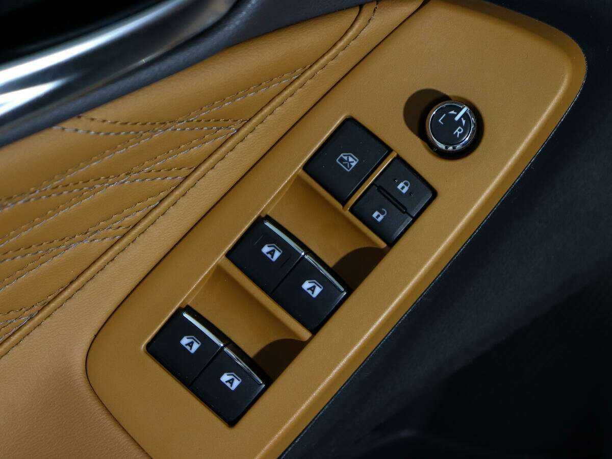 Купить Toyota Avalon с пробегом. Фото: #17
