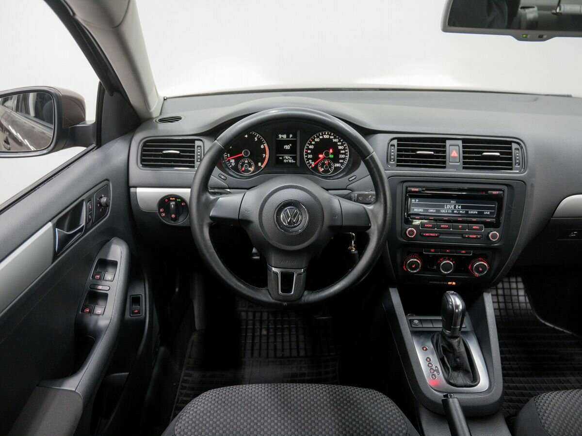 Купить Volkswagen Jetta с пробегом. Фото: #7