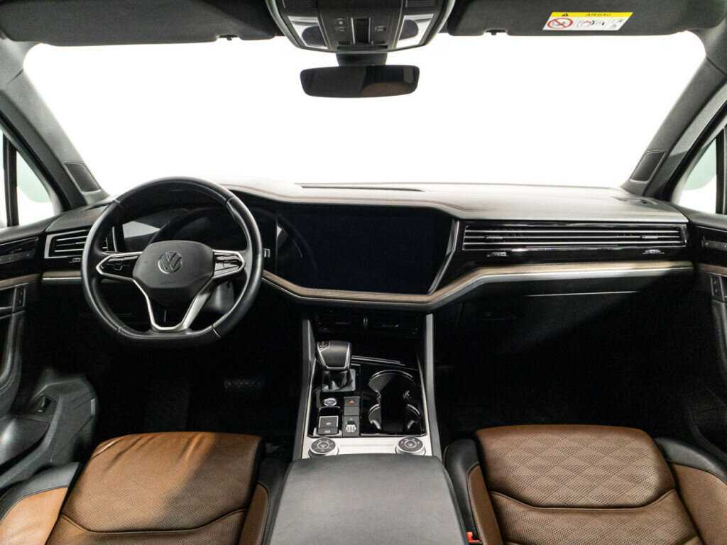 Купить Volkswagen Touareg с пробегом. Фото: #12