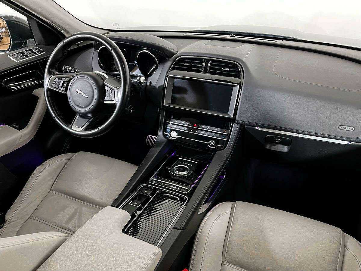 Купить Jaguar F-Pace с пробегом. Фото: #5
