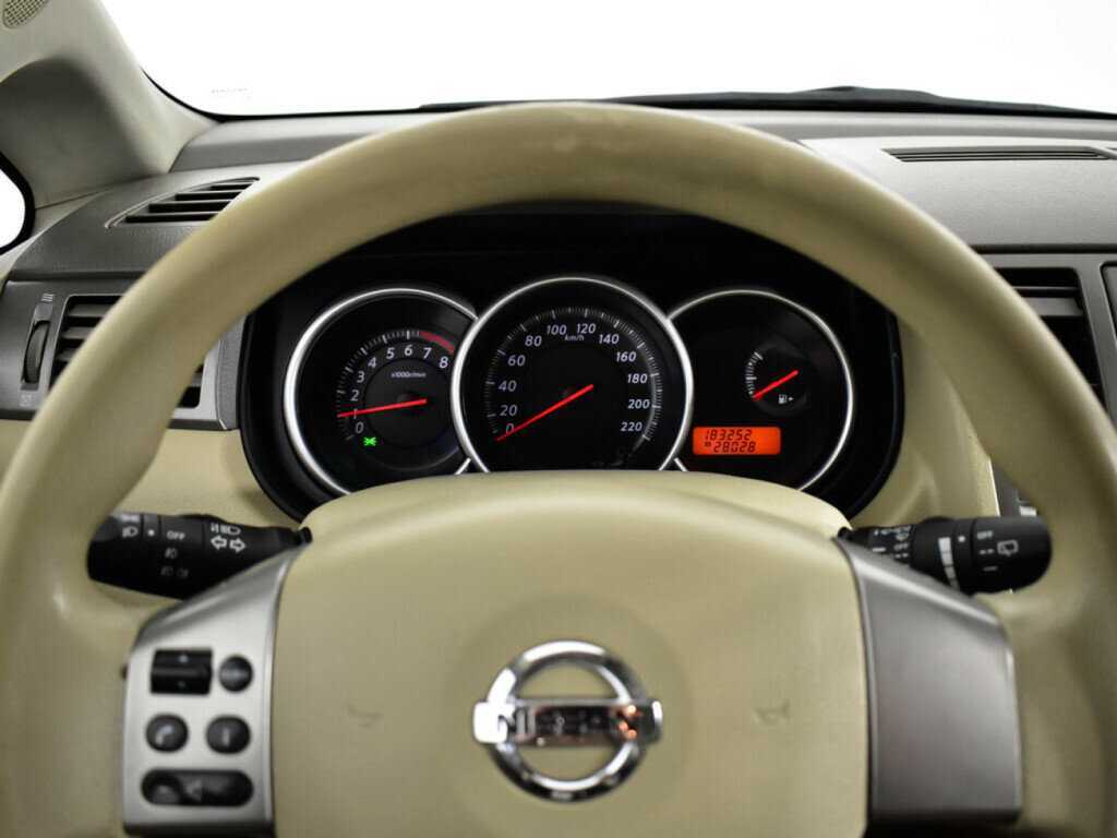 Купить Nissan Tiida с пробегом. Фото: #10