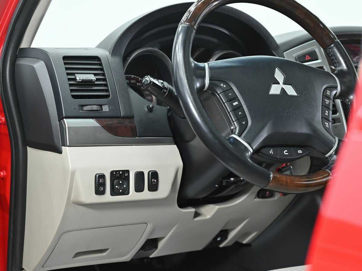 Купить Mitsubishi Pajero с пробегом. Фото: #7