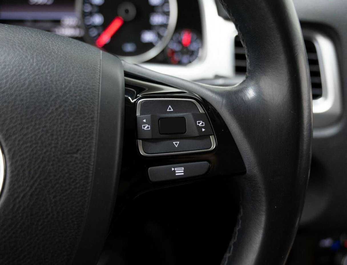 Купить Volkswagen Touareg с пробегом. Фото: #19