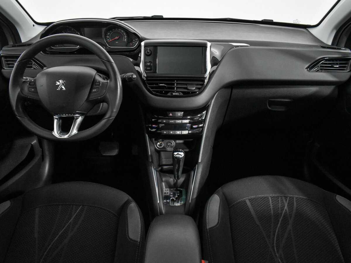 Купить Peugeot 208 с пробегом. Фото: #14