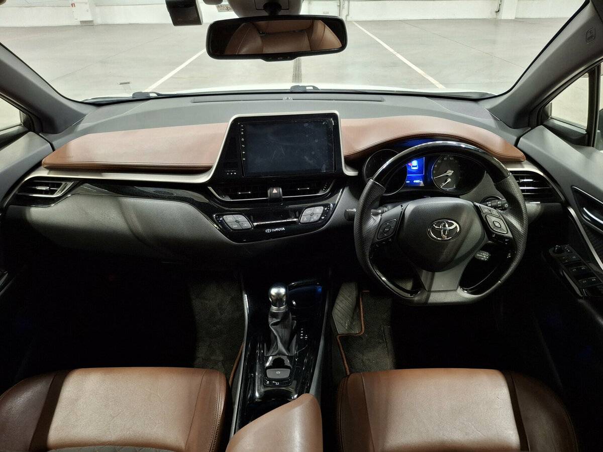 Купить Toyota C-HR с пробегом. Фото: #13